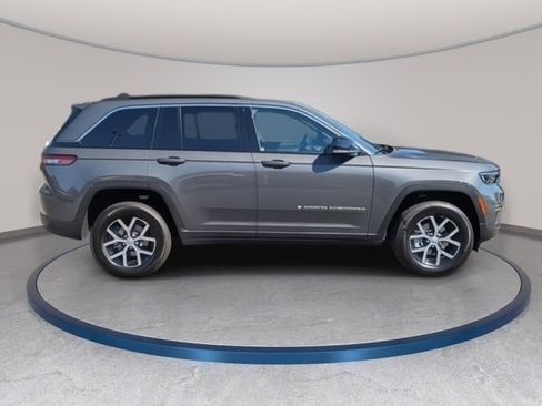 New 2025 Jeep Grand Cherokee Limited RWD image 4