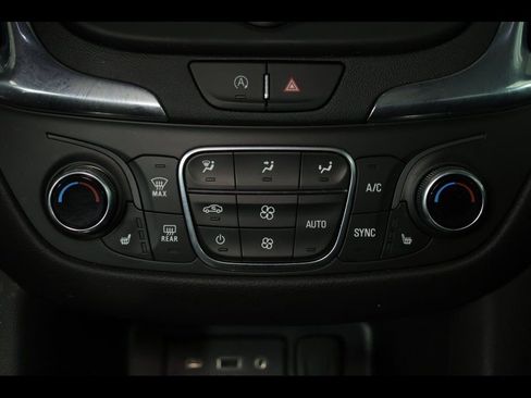 Used 2023 Chevrolet Equinox LT image 12