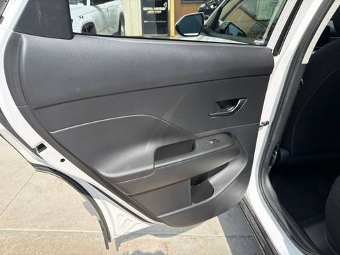 Certified 2025 Hyundai Kona SEL AWD/4WD image 12
