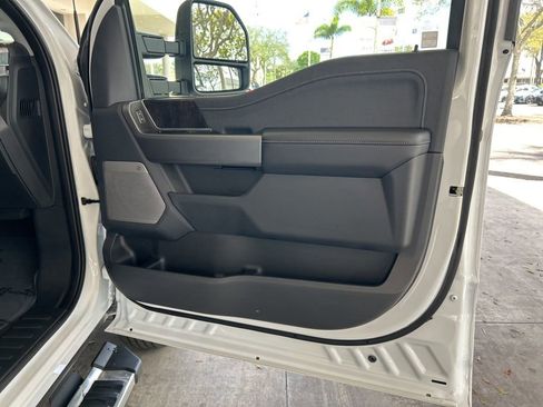 Used 2025 Ford F350 Lariat image 28