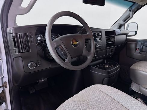 Used 2017 Chevrolet Express 2500 RWD image 10