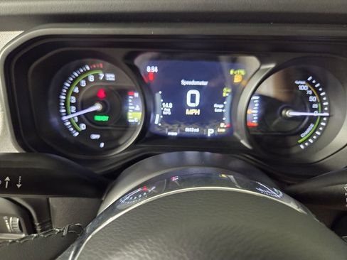 Certified 2025 Jeep Wrangler Sahara w/ Safety Group image 5