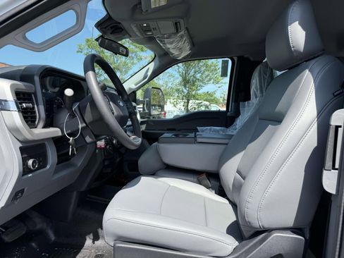 New 2025 Ford F350 XL w/ XL Chrome Package image 9