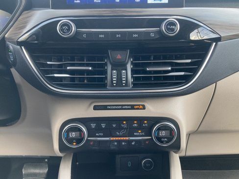 Used 2020 Ford Escape Titanium AWD/4WD image 21