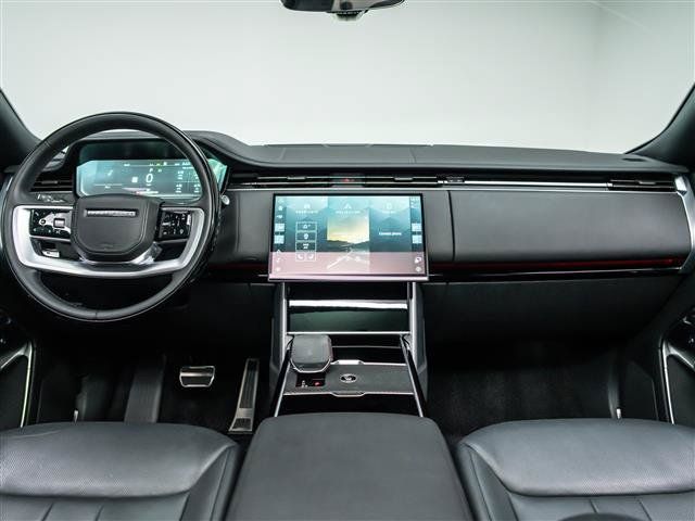 Used 2025 Land Rover Range Rover SE AWD/4WD image 18