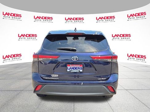 Used 2023 Toyota Highlander LE AWD/4WD image 4