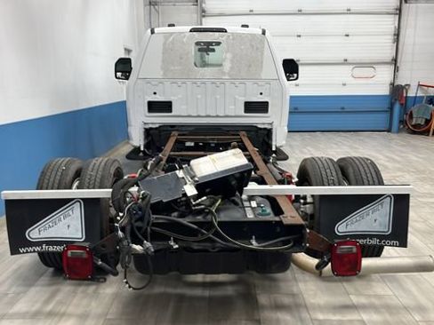 Used 2022 Ford F550 2WD Regular Cab Super Duty w/ XLT Value Package image 7