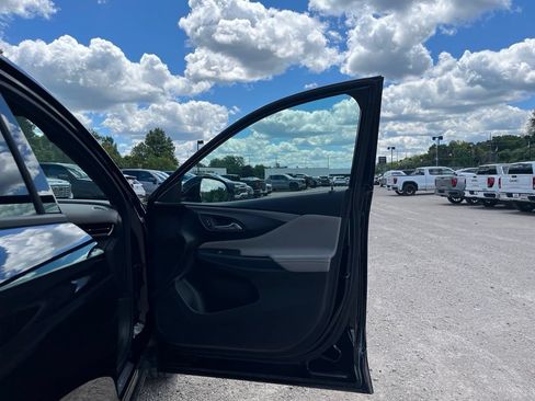 Used 2025 Buick Envista Avenir FWD image 35