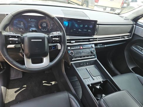 Used 2025 Hyundai Santa Fe SEL FWD image 16
