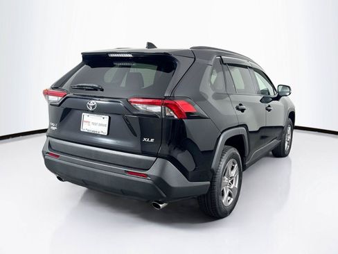 Used 2022 Toyota RAV4 XLE FWD image 6
