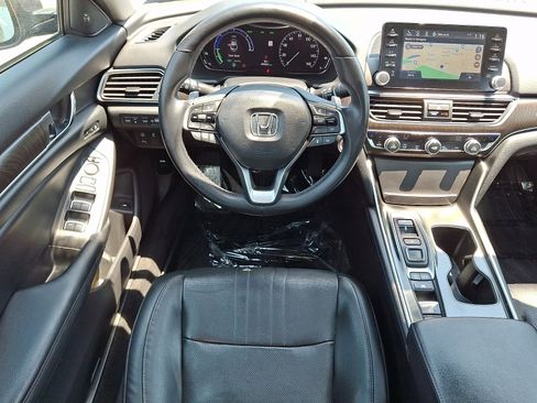 Used 2018 Honda Accord Touring image 11