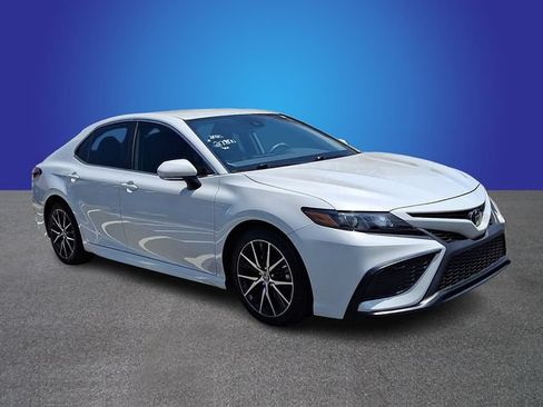 Used 2023 Toyota Camry SE w/ Convenience Package FWD image 3