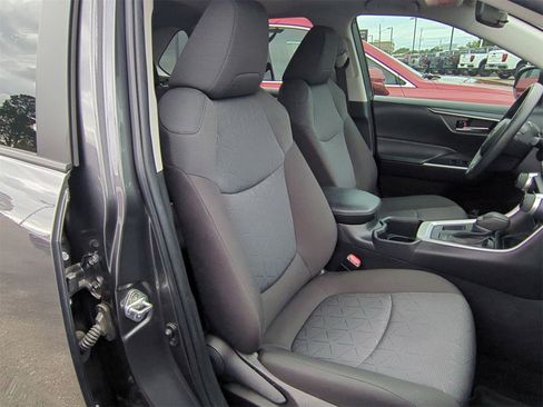 Used 2022 Toyota RAV4 XLE w/ Convenience Package image 32