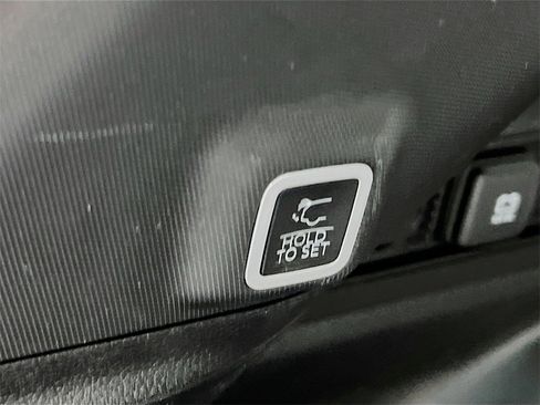 Used 2023 Jeep Grand Cherokee Altitude image 31