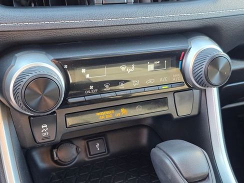 Used 2022 Toyota RAV4 LE image 24