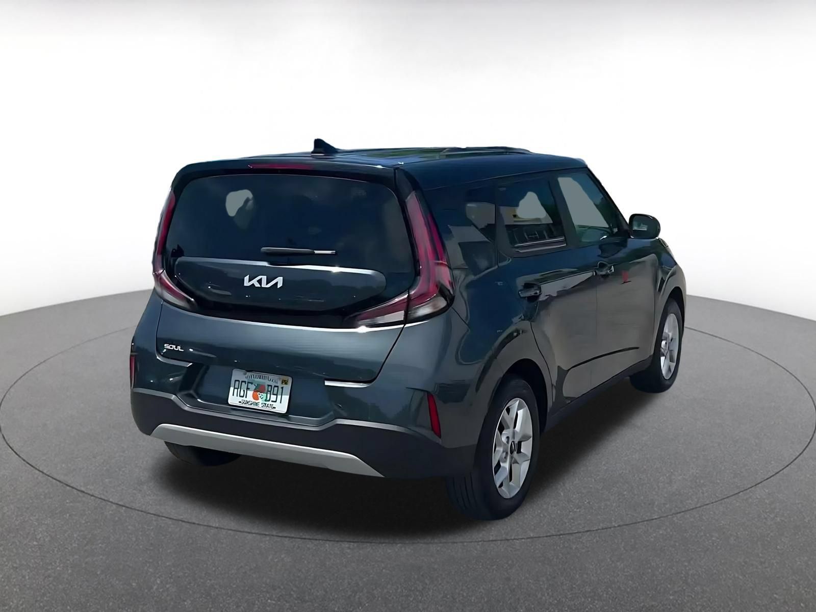 Used 2025 Kia Soul LX w/ LX Technology Package FWD image 14