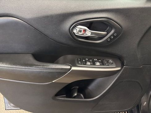 Used 2020 Jeep Cherokee Limited AWD/4WD image 10