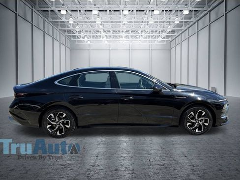 Used 2025 Hyundai Sonata SEL FWD image 9