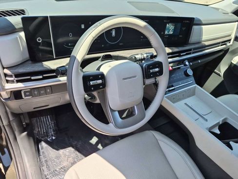 Used 2025 Hyundai Santa Fe Calligraphy FWD image 10