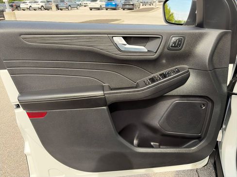 Used 2023 Ford Escape Platinum w/ Premium Technology Package AWD/4WD image 16