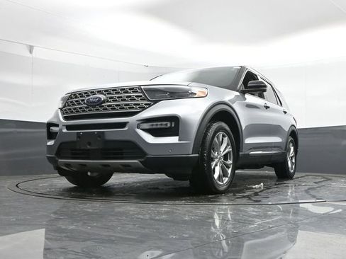 Used 2022 Ford Explorer Limited w/ Equipment Group 301A AWD/4WD image 54