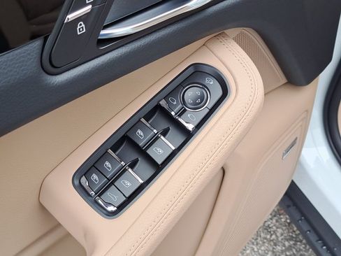 Used 2026 Porsche Macan AWD/4WD image 26