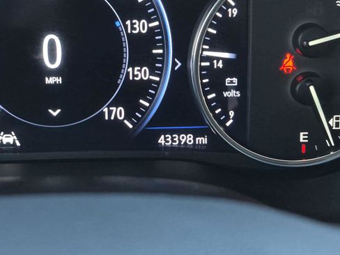 Used 2023 Buick Enclave Avenir w/ Avenir Technology Package image 27