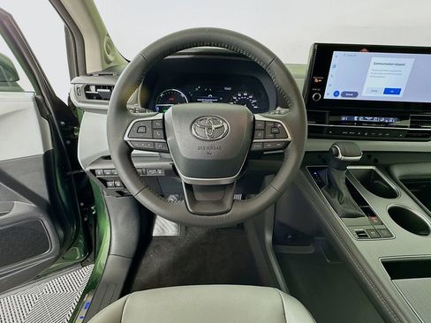 Used 2025 Toyota Sienna XLE w/ XLE Plus Package image 11