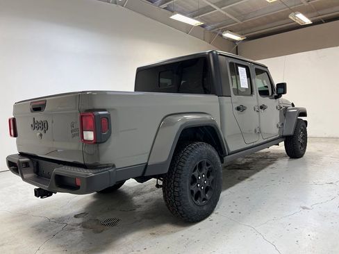 Used 2023 Jeep Gladiator Sport AWD/4WD image 9