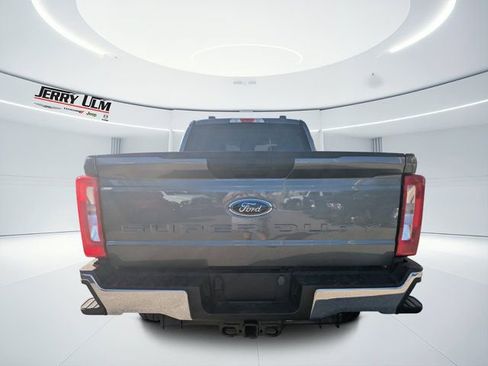 Used 2023 Ford F250 XLT image 3