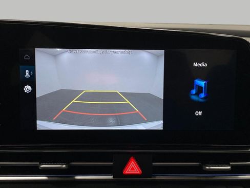 Certified 2025 Hyundai Elantra SEL image 24