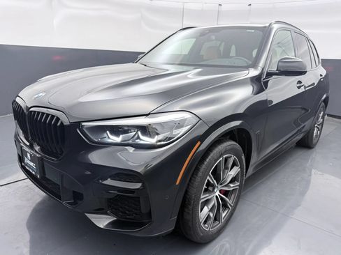 Used 2022 BMW X5 xDrive40i w/ M Sport Package AWD/4WD image 3