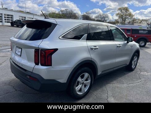 Used 2022 Kia Sorento LX image 7