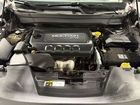 Used 2018 Jeep Cherokee Latitude w/ Cold Weather Group image 38