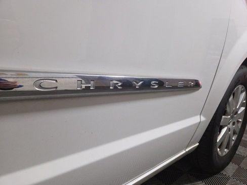 Used 2015 Chrysler Town & Country Touring image 52