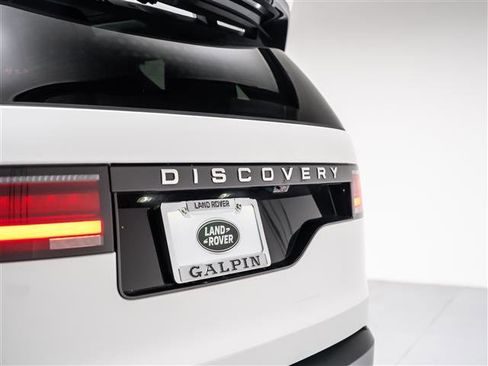 Used 2024 Land Rover Discovery S AWD/4WD image 33