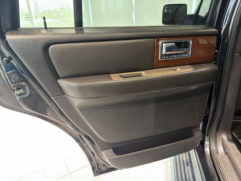 Used 2013 Lincoln Navigator 2WD w/ HD Trailer Tow Pkg image 21