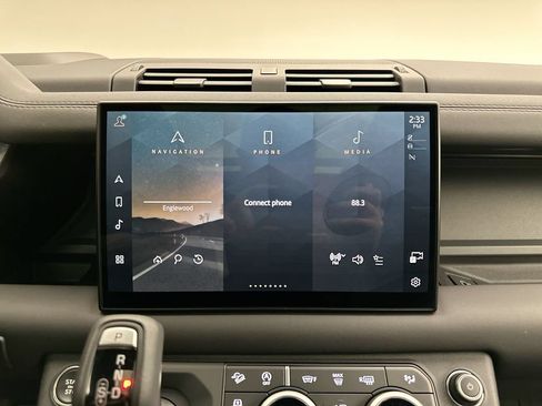 Certified 2025 Land Rover Defender 110 X-Dynamic SE AWD/4WD image 14