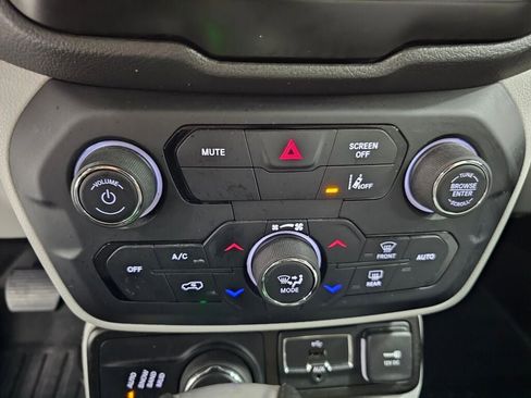 Used 2021 Jeep Renegade Latitude w/ Convenience Group image 23