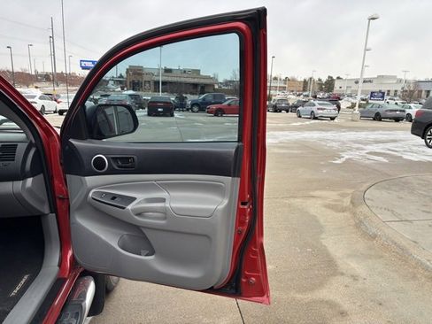 Used 2013 Toyota Tacoma 4x4 Access Cab V6 image 22