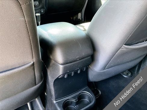 Used 2012 Jeep Wrangler Unlimited Rubicon w/ Dual Top Group AWD/4WD image 27