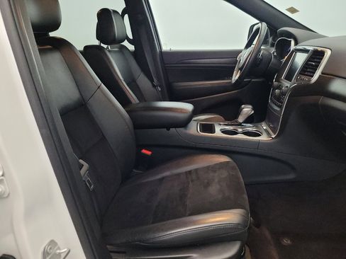 Used 2017 Jeep Grand Cherokee Altitude AWD/4WD image 21