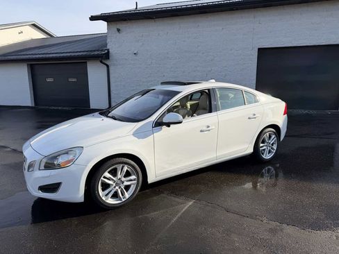Used 2013 Volvo S60 T5 image 2