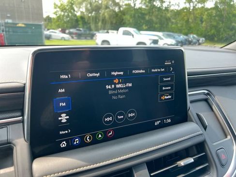 Used 2021 GMC Yukon XL SLT w/ Rear Media and Nav Package AWD/4WD image 13