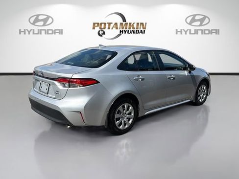 Used 2025 Toyota Corolla LE FWD image 5