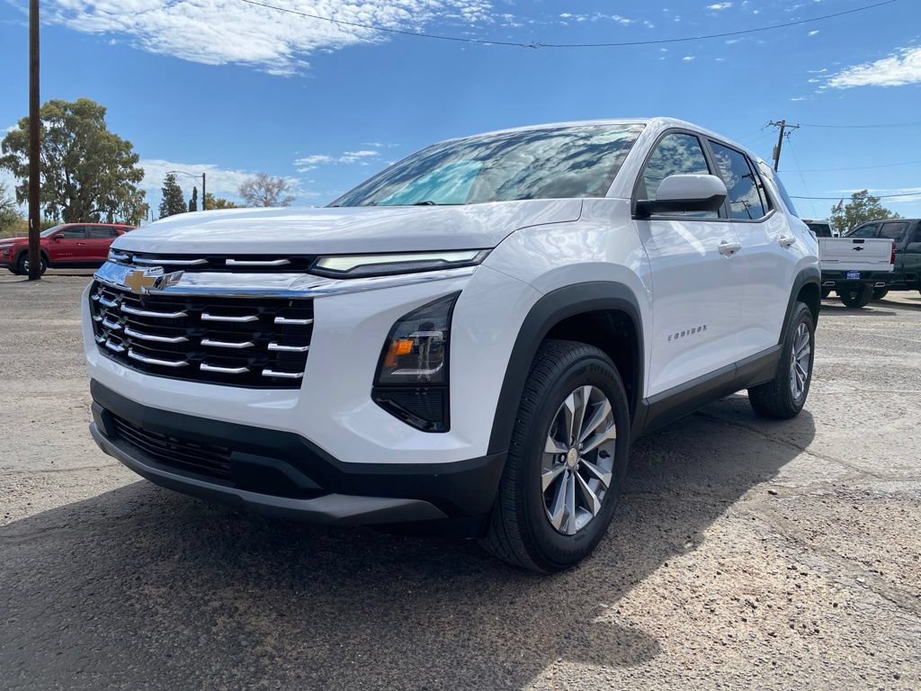 Used 2025 Chevrolet Equinox LT FWD image 2