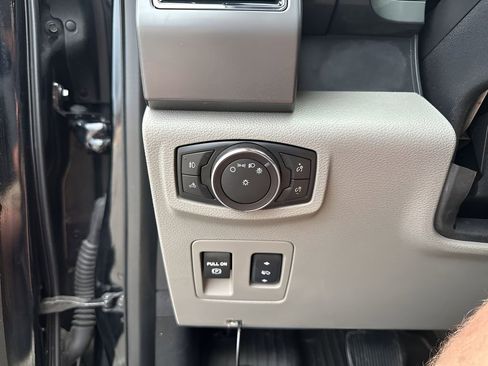 Used 2018 Ford F150 XLT w/ Equipment Group 302A Luxury image 29