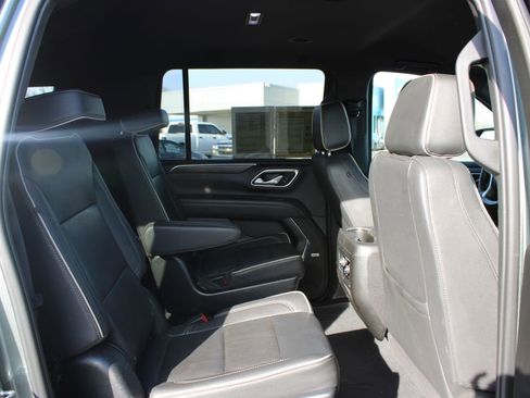 Used 2023 Chevrolet Suburban Premier image 36