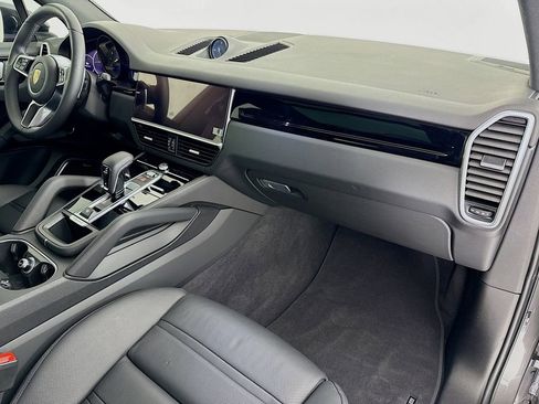 Certified 2023 Porsche Cayenne AWD/4WD image 31