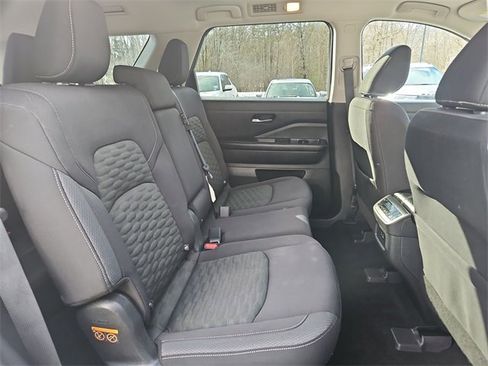 Used 2022 Nissan Pathfinder SV image 25